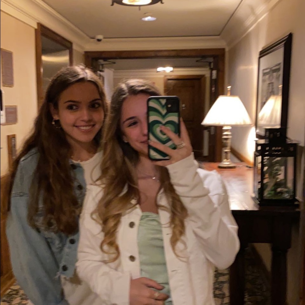 Meet your Posher, Ava